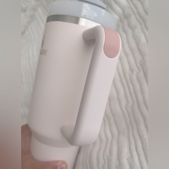 SOLD Stanley 2.0 40 oz pink quarts - Picture 2 of 4